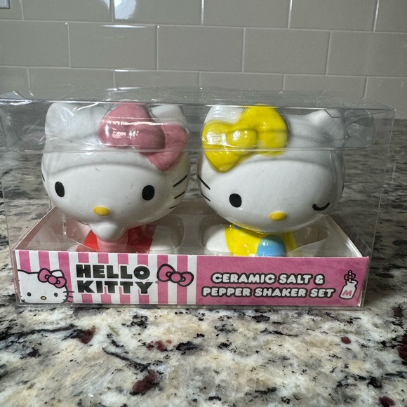 Hello kitty salt pepper shaker - Picture 4 of 6